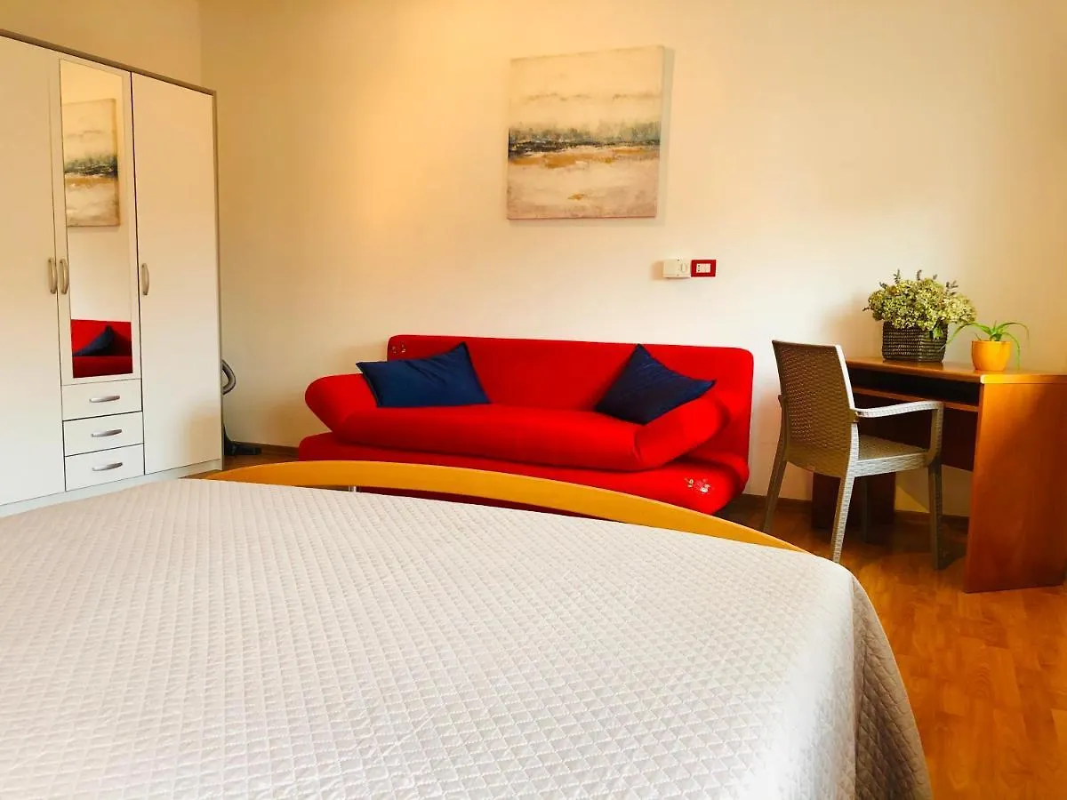 Villa Red House With Lake View Torri Del Benaco