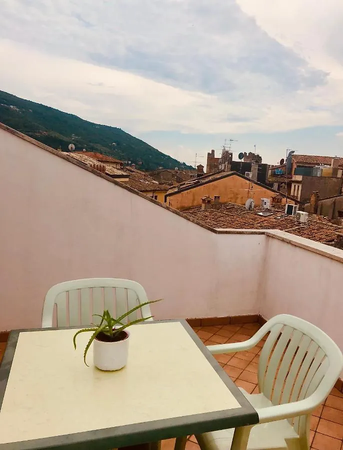 Villa Red House With Lake View Torri Del Benaco 0*,  Italien